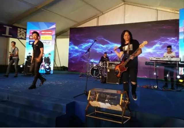 1506580278603004.png blob.png